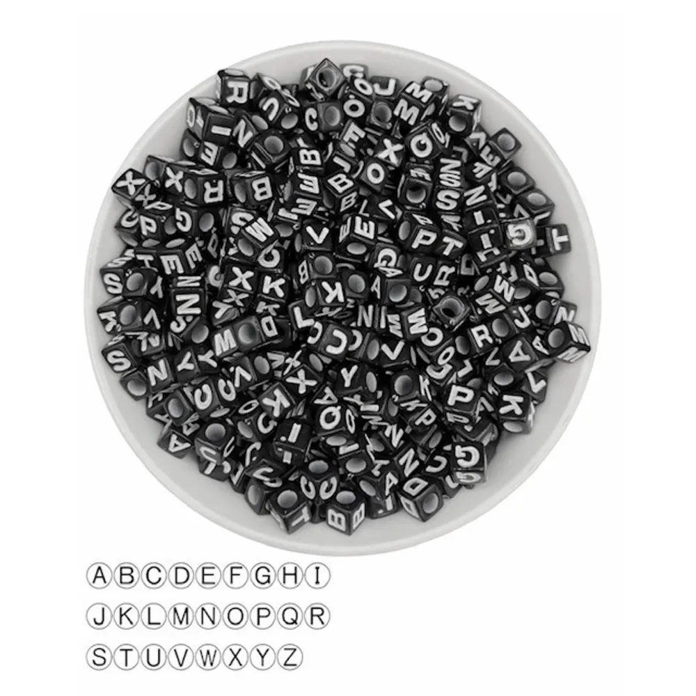 4x7mm Siyah Üzeri Beyaz Küp Harf Boncuk 50 Gr